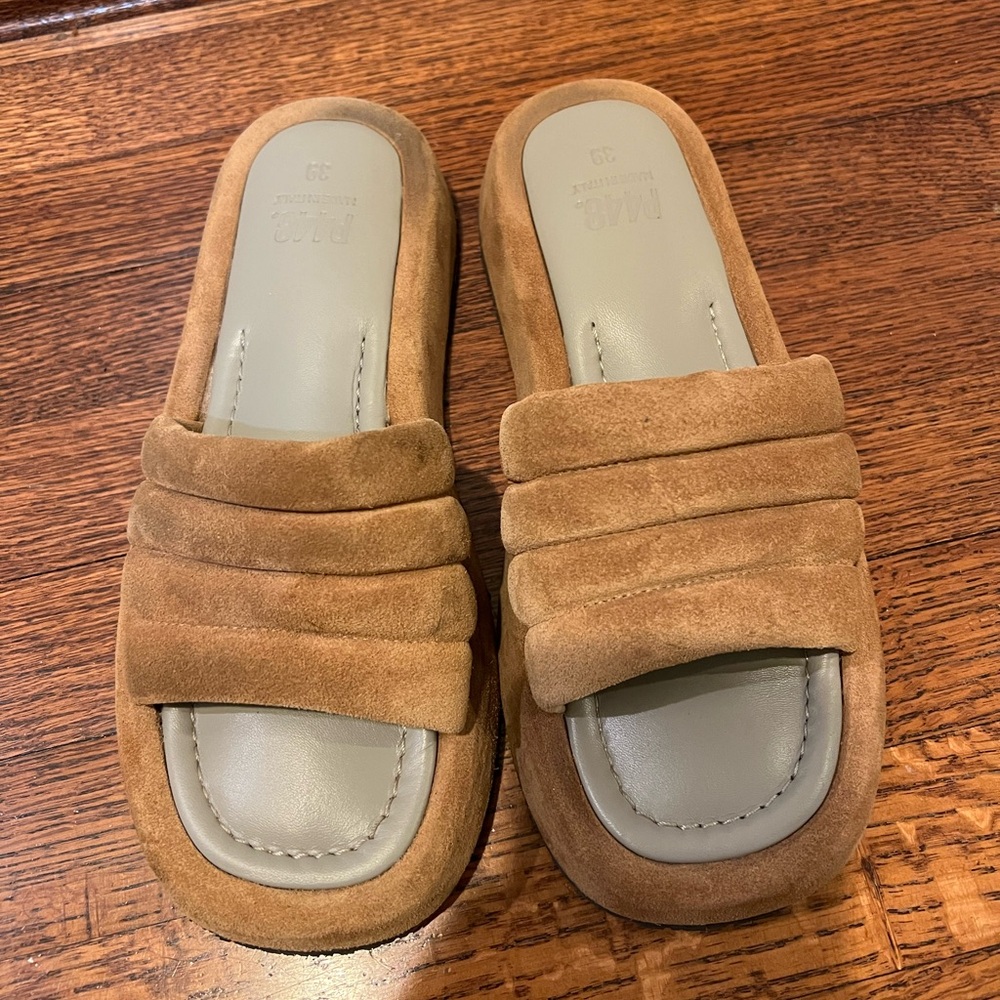 P448 Suede Tan Sandals size 39